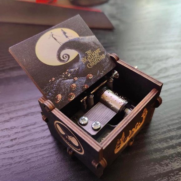 The-Nightmare-Before-Christmas-Music-Box-Wood-Engraved-Gifts Laser Hand Cranked - Picture 1 of 2